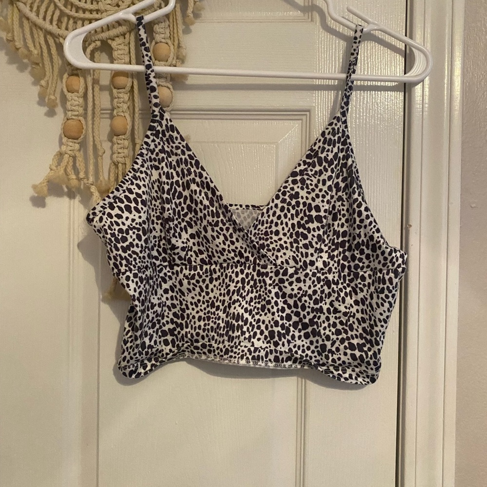 Black and white crop t